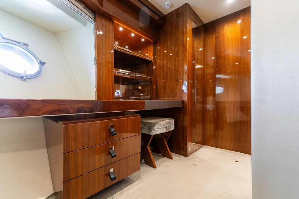 After 8 II, 2015 Sunseeker 86 Yacht, photo 29