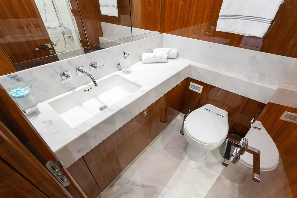 After 8 II, 2015 Sunseeker 86 Yacht, photo 34