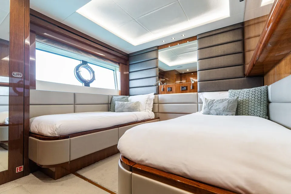 After 8 II, 2015 Sunseeker 86 Yacht, photo 43