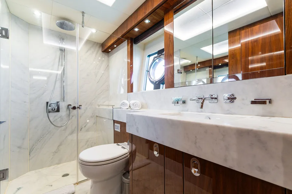 After 8 II, 2015 Sunseeker 86 Yacht, photo 45