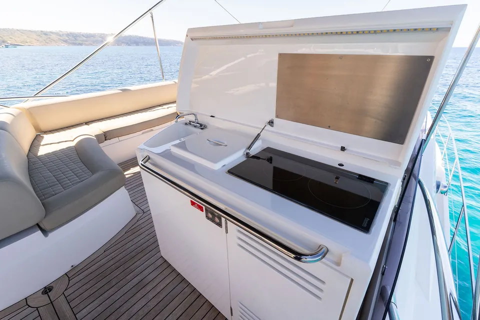 Lady Maria, 2015 Sunseeker Manhattan 65, photo 9