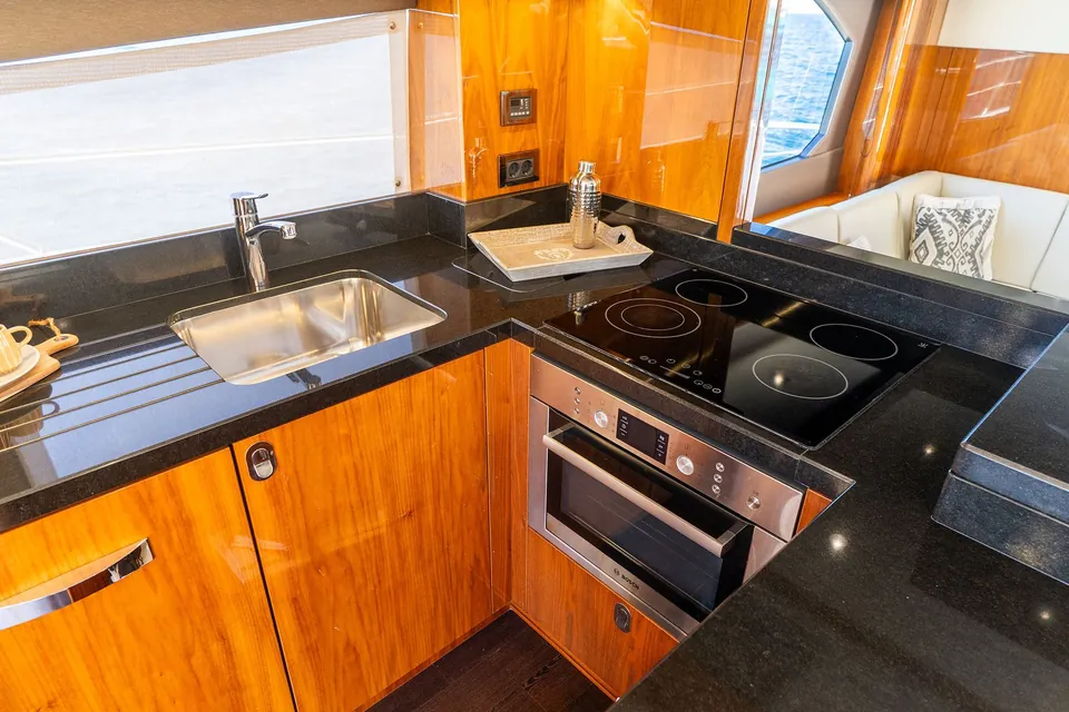 Lady Maria, 2015 Sunseeker Manhattan 65, photo 25