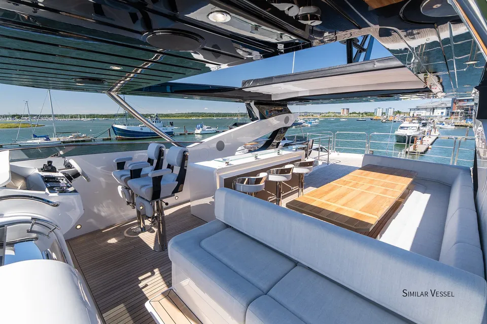 2027 Sunseeker 95 Yacht, photo 2