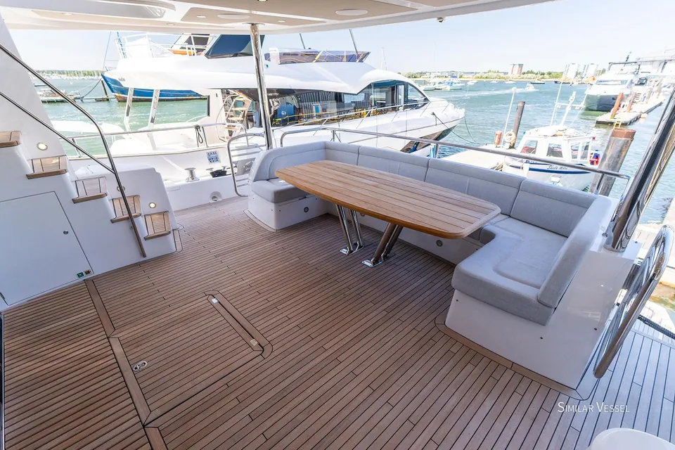2027 Sunseeker 95 Yacht, photo 6