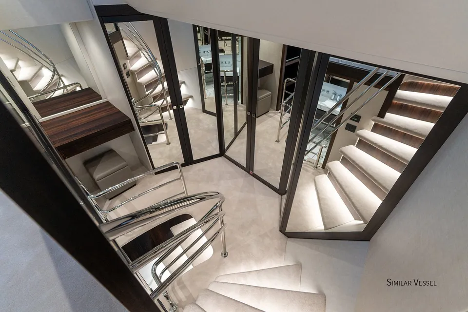2027 Sunseeker 95 Yacht, photo 12