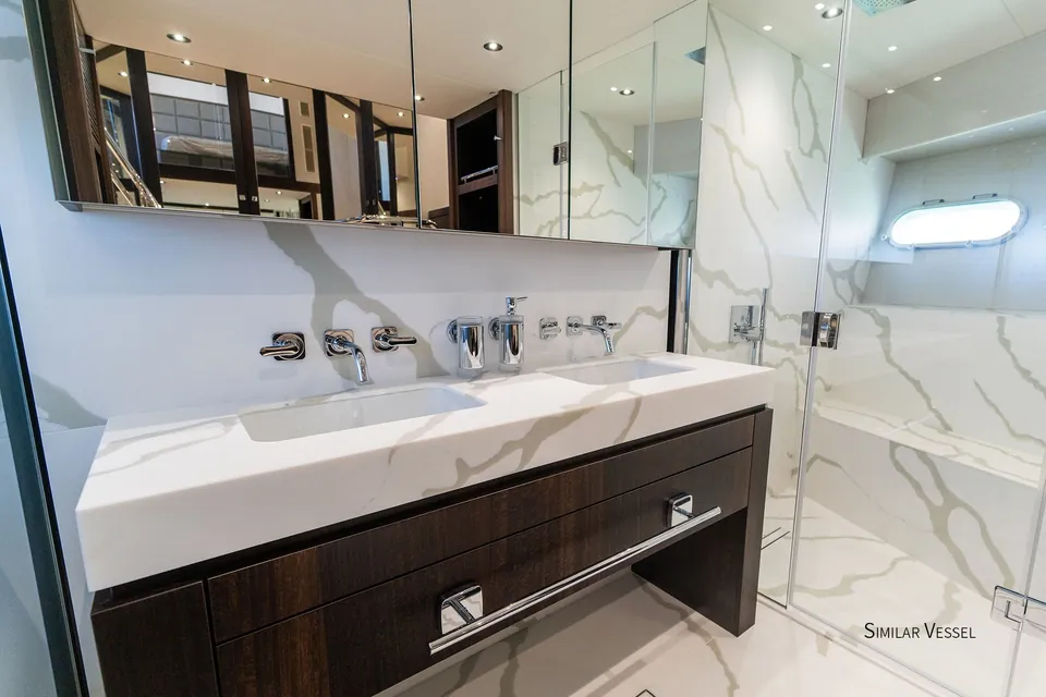 2027 Sunseeker 95 Yacht, photo 13