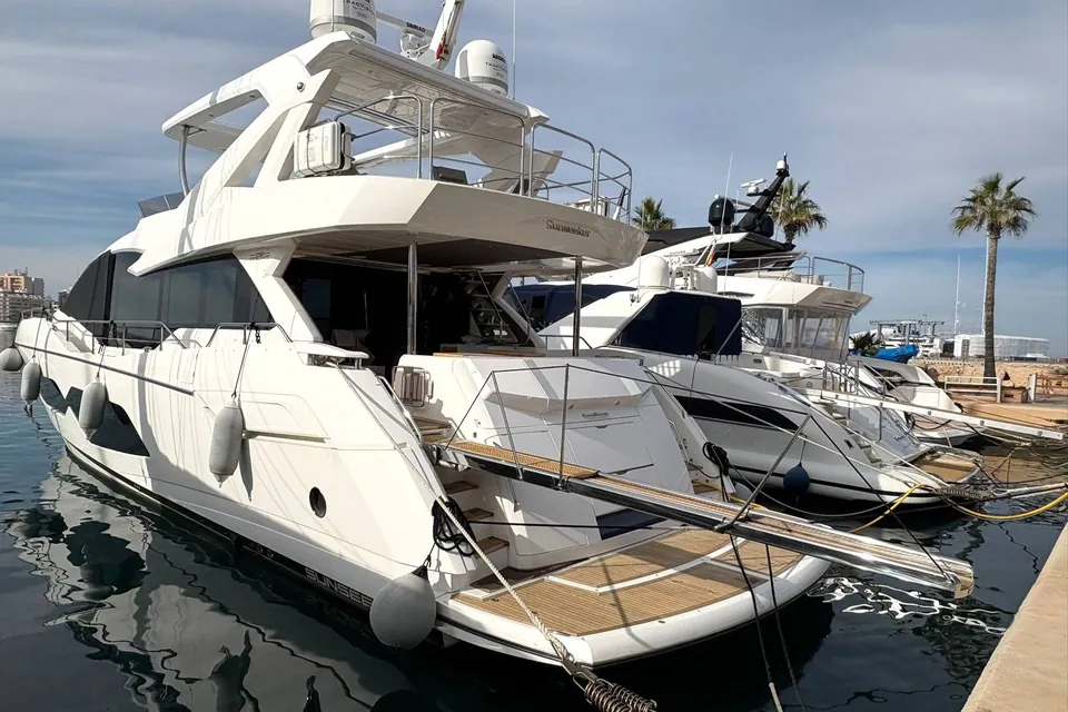 Y76, 2020 Sunseeker 76 Yacht, photo 2