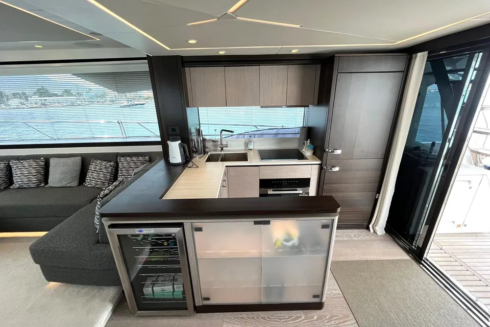 Lastochka II, 2020 Sunseeker Manhattan 68 (Mk1), photo 10