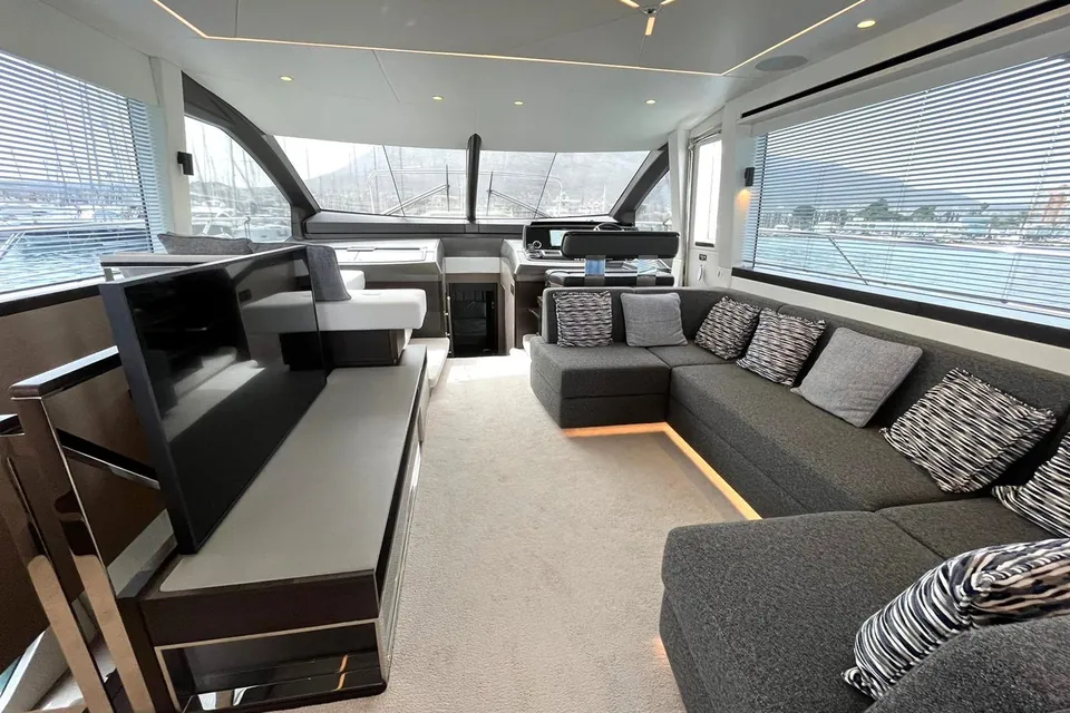 Lastochka II, 2020 Sunseeker Manhattan 68 (Mk1), photo 12
