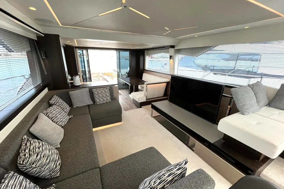 Lastochka II, 2020 Sunseeker Manhattan 68 (Mk1), photo 13