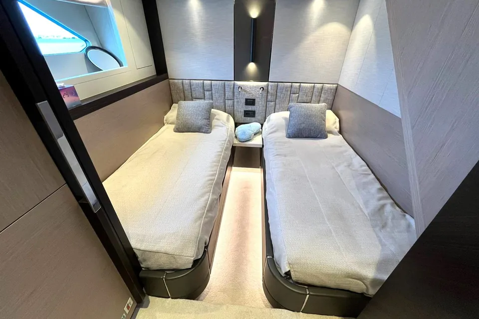 Lastochka II, 2020 Sunseeker Manhattan 68 (Mk1), photo 18
