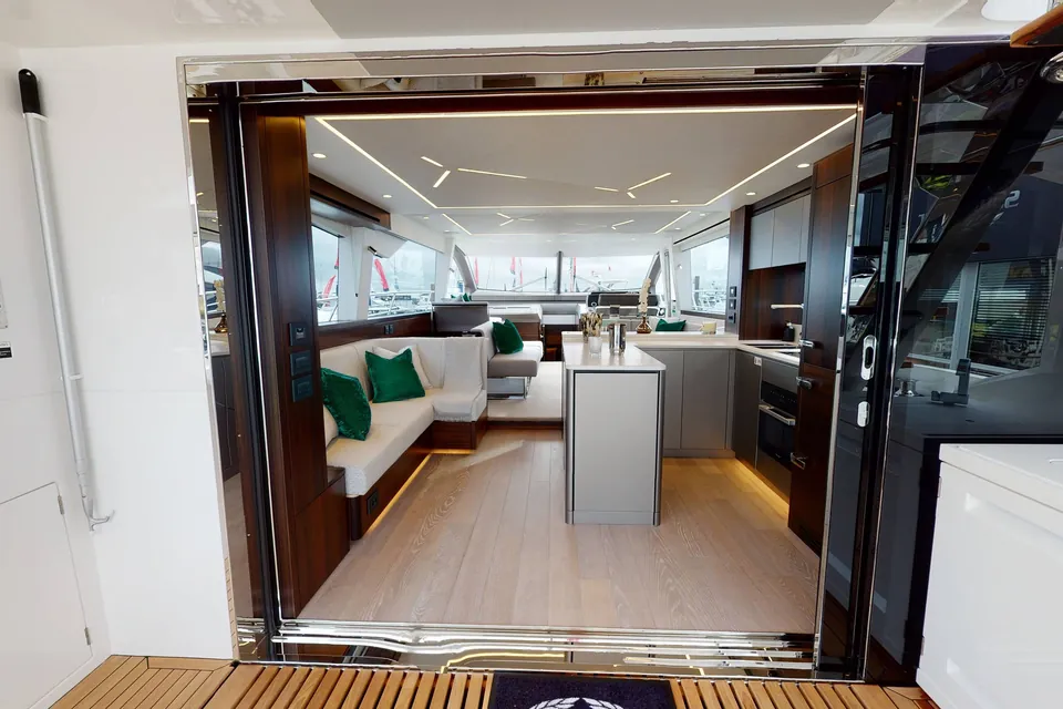 Spartak, 2021 Sunseeker Manhattan 68 (Mk1), photo 16