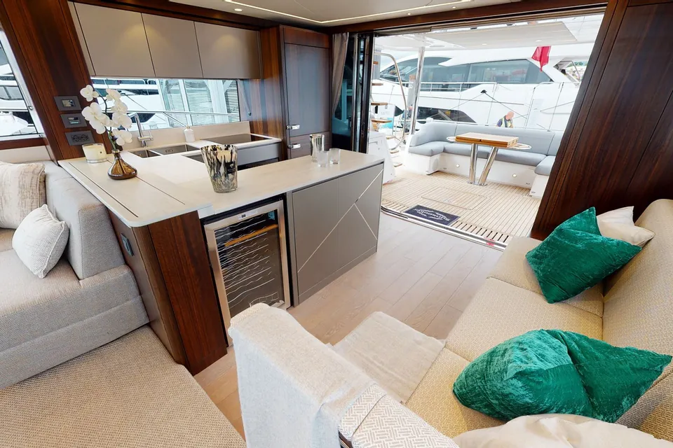 Spartak, 2021 Sunseeker Manhattan 68 (Mk1), photo 3