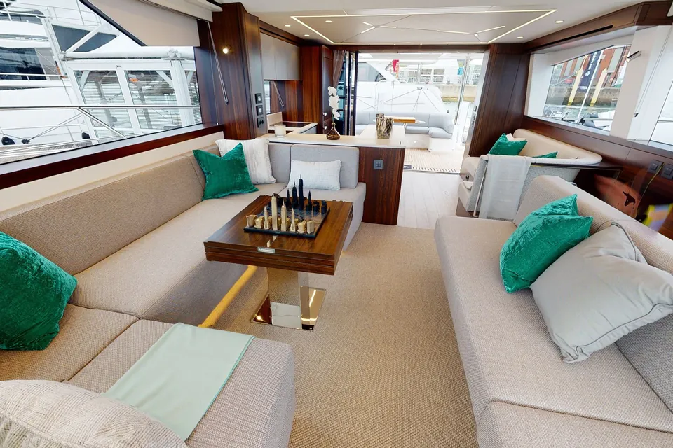 Spartak, 2021 Sunseeker Manhattan 68 (Mk1), photo 2