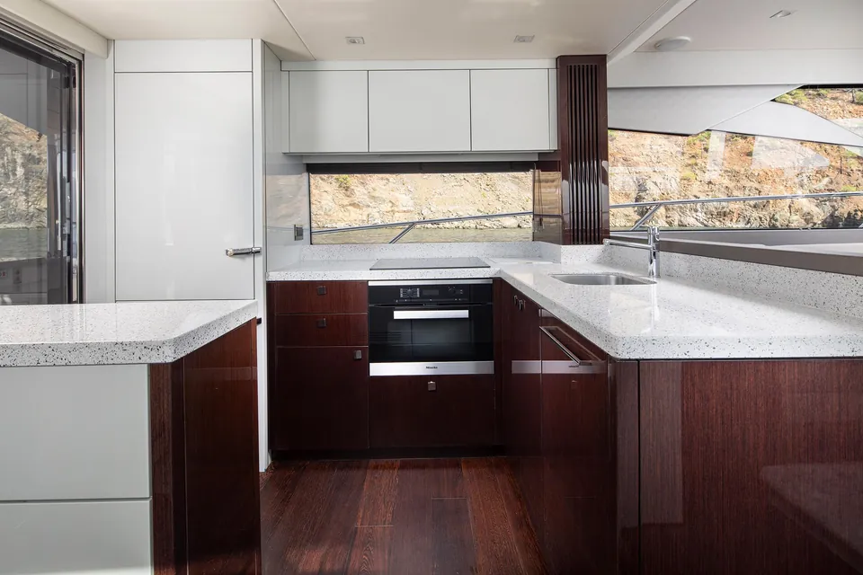 M3G, 2017 Sunseeker Manhattan 66, photo 25