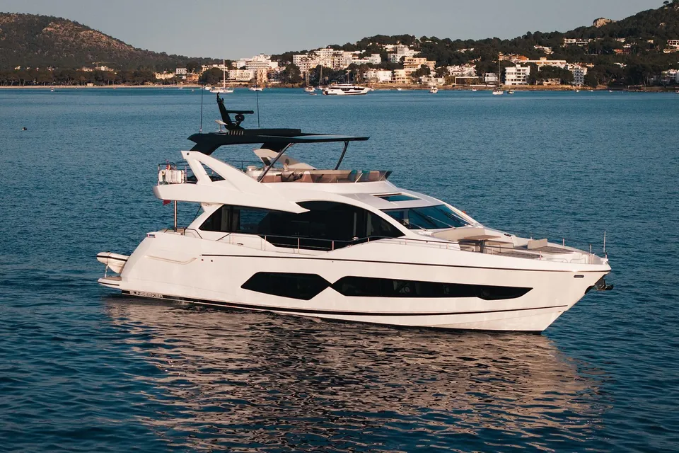 Thirteen, 2023 Sunseeker 76 Yacht, photo 2