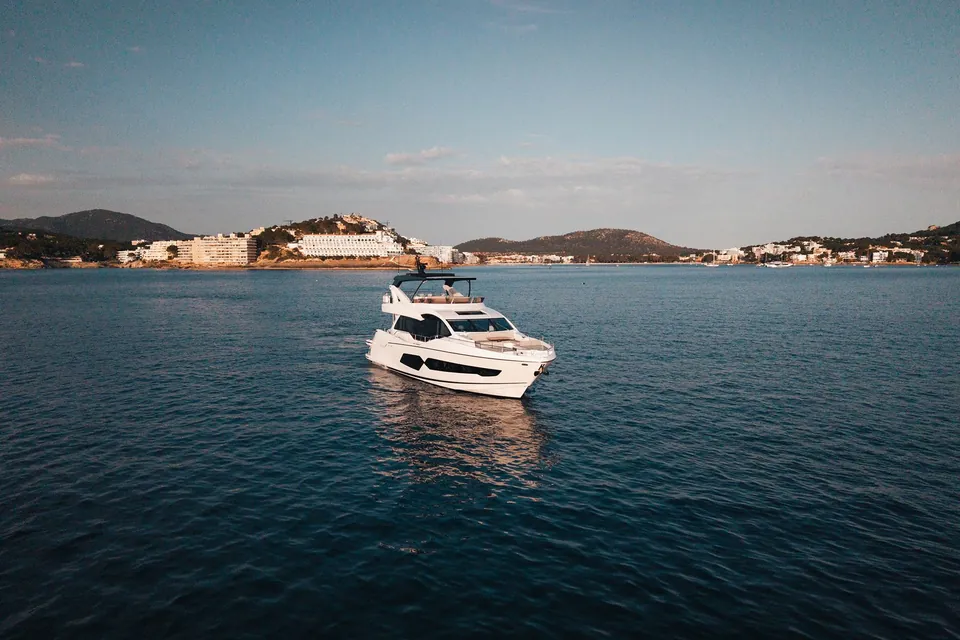 Thirteen, 2023 Sunseeker 76 Yacht, photo 7