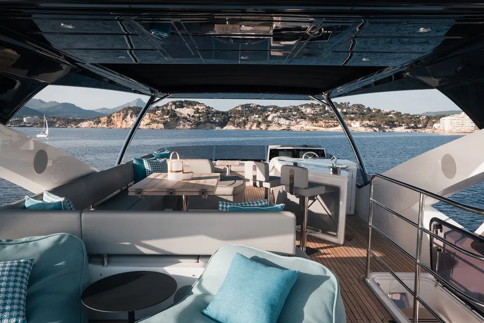 Thirteen, 2023 Sunseeker 76 Yacht, photo 10