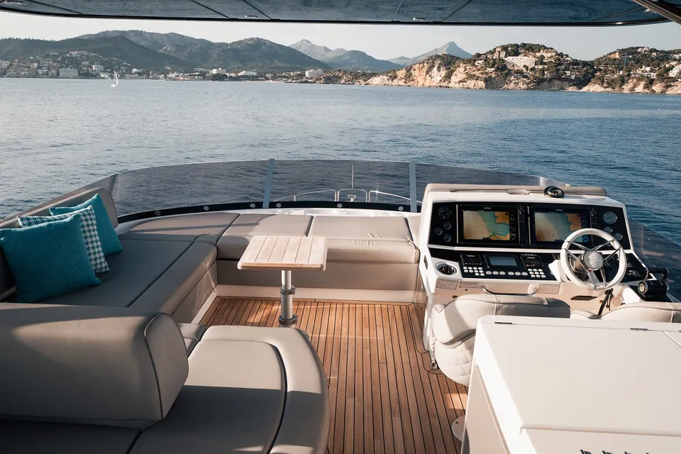 Thirteen, 2023 Sunseeker 76 Yacht, photo 12