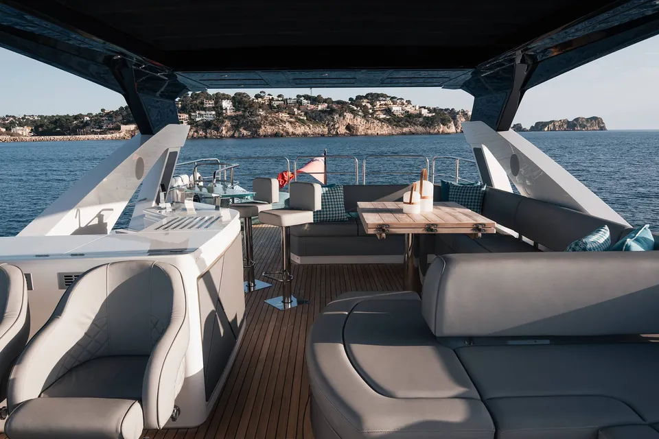 Thirteen, 2023 Sunseeker 76 Yacht, photo 14