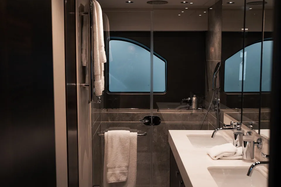 Thirteen, 2023 Sunseeker 76 Yacht, photo 23