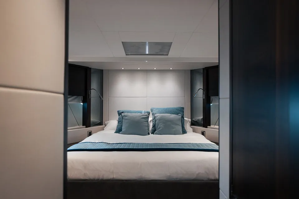 Thirteen, 2023 Sunseeker 76 Yacht, photo 24