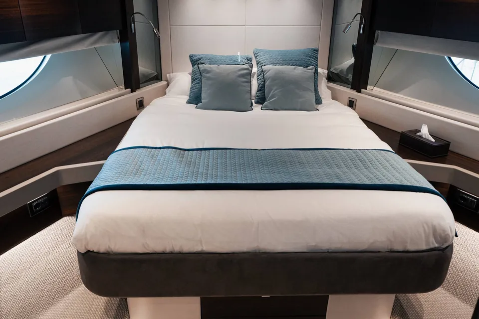 Thirteen, 2023 Sunseeker 76 Yacht, photo 25