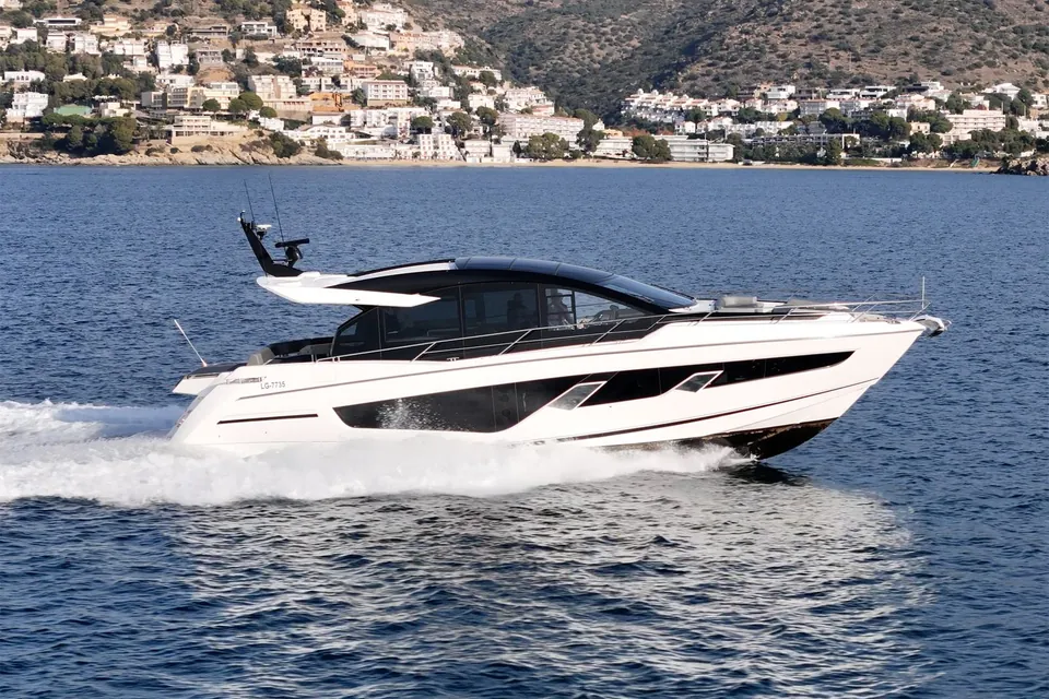 Anouchka, 2022 Sunseeker Predator 65, photo 2