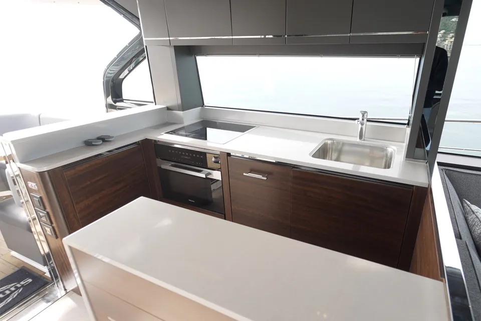 Anouchka, 2022 Sunseeker Predator 65, photo 18