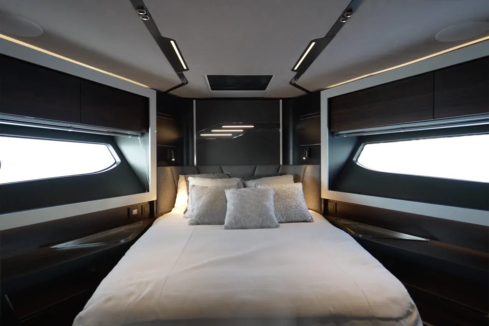 Anouchka, 2022 Sunseeker Predator 65, photo 28