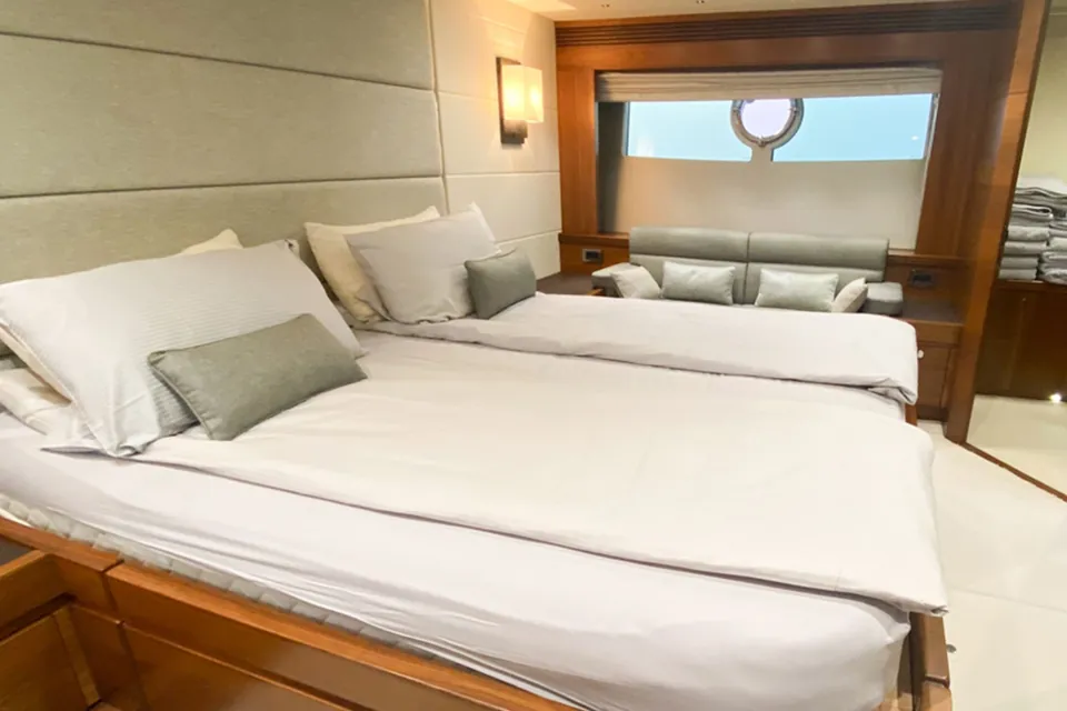 Grace, 2016 Sunseeker 68 Sport Yacht, photo 6