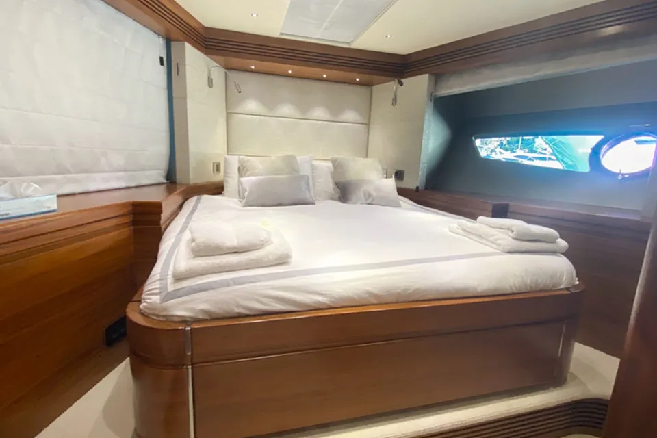 Grace, 2016 Sunseeker 68 Sport Yacht, photo 7