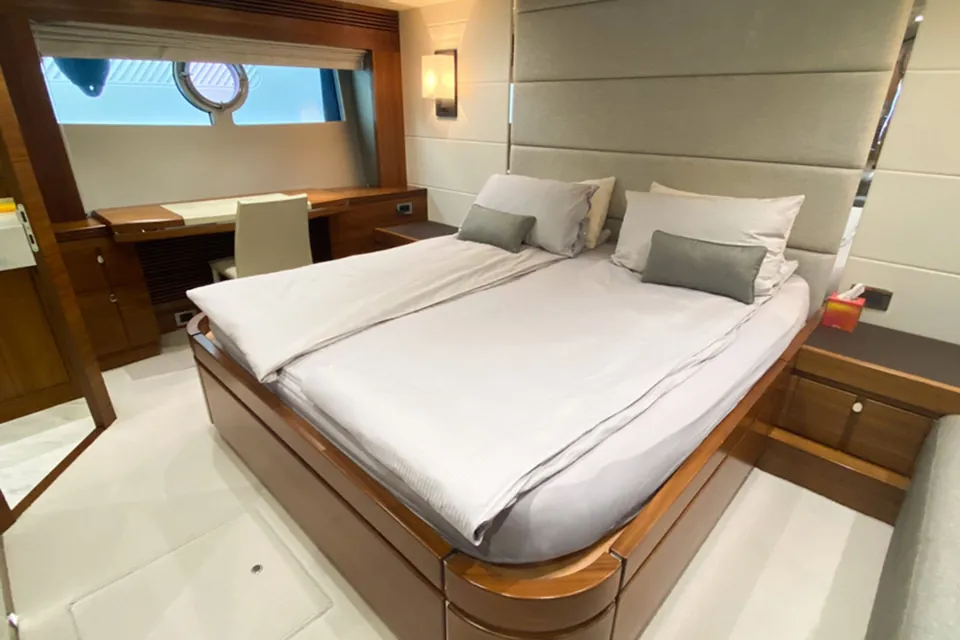 Grace, 2016 Sunseeker 68 Sport Yacht, photo 12