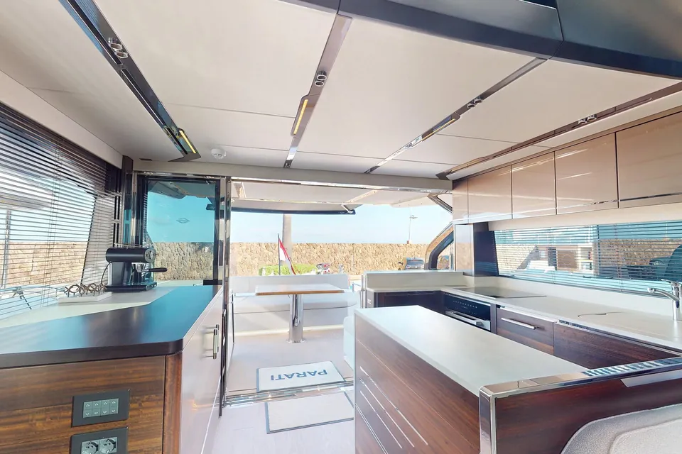 Parati, 2022 Sunseeker Predator 65, photo 6