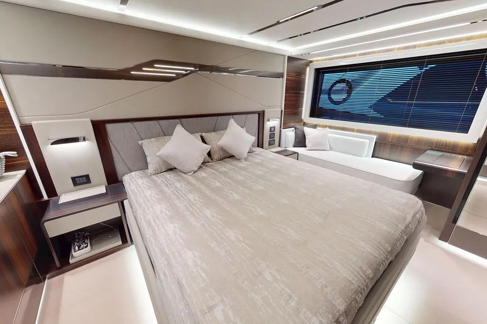 Parati, 2022 Sunseeker Predator 65, photo 13