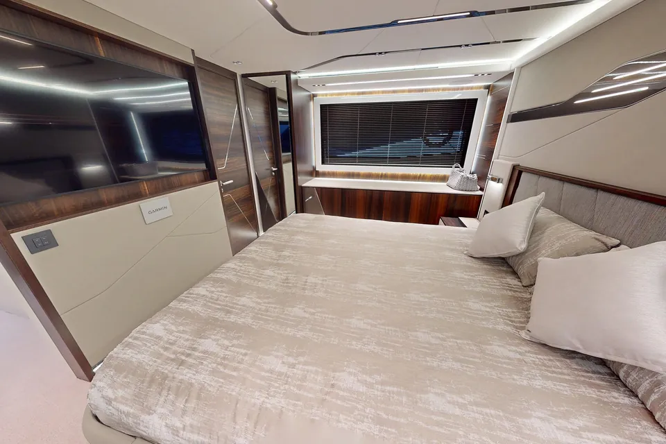 Parati, 2022 Sunseeker Predator 65, photo 14