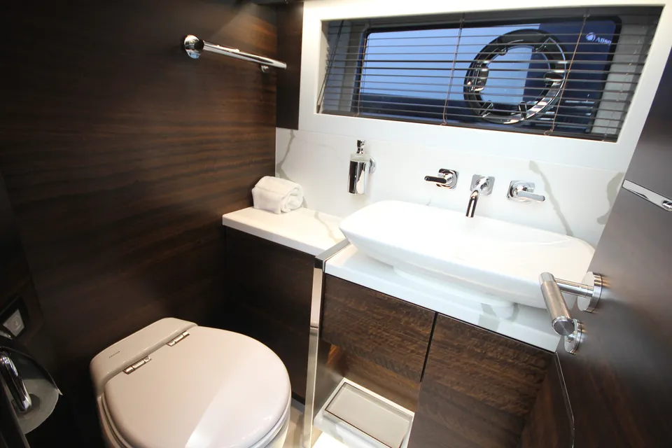 Parati, 2022 Sunseeker Predator 65, photo 15