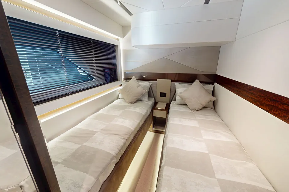 Parati, 2022 Sunseeker Predator 65, photo 18