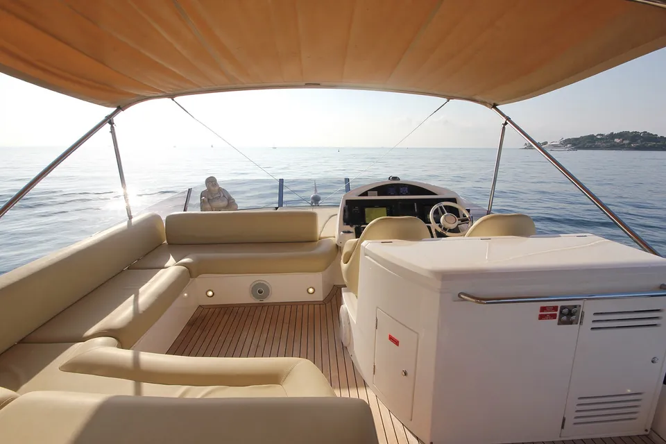 Turquoise, 2015 Sunseeker Manhattan 65, photo 8