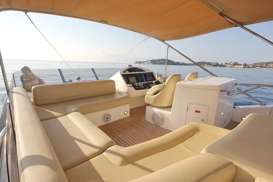 Turquoise, 2015 Sunseeker Manhattan 65, photo 9
