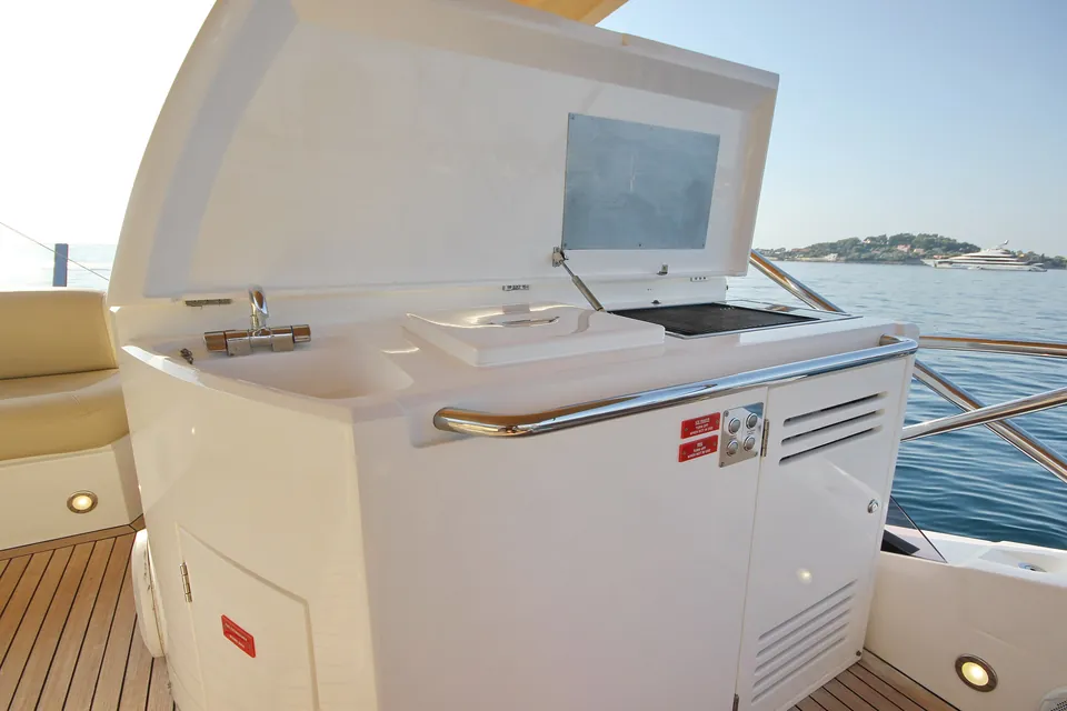 Turquoise, 2015 Sunseeker Manhattan 65, photo 10