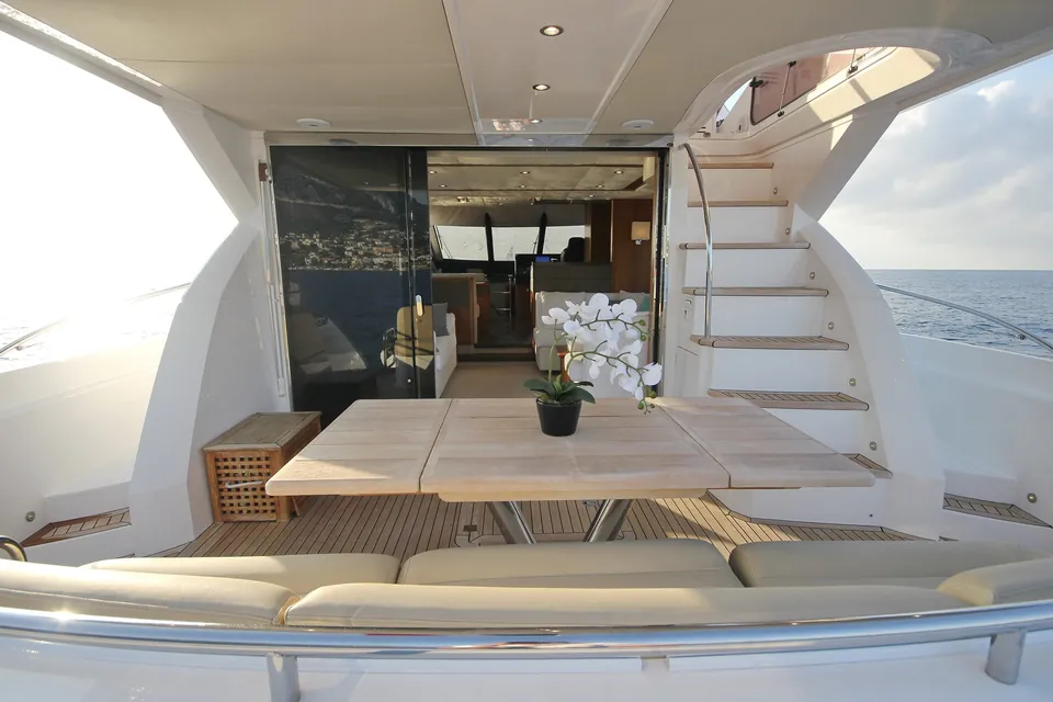 Turquoise, 2015 Sunseeker Manhattan 65, photo 17