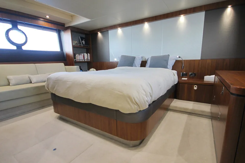 Turquoise, 2015 Sunseeker Manhattan 65, photo 32