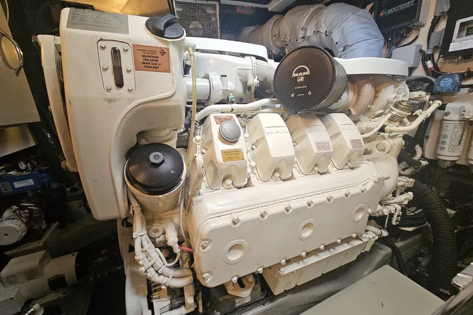 Turquoise, 2015 Sunseeker Manhattan 65, photo 42