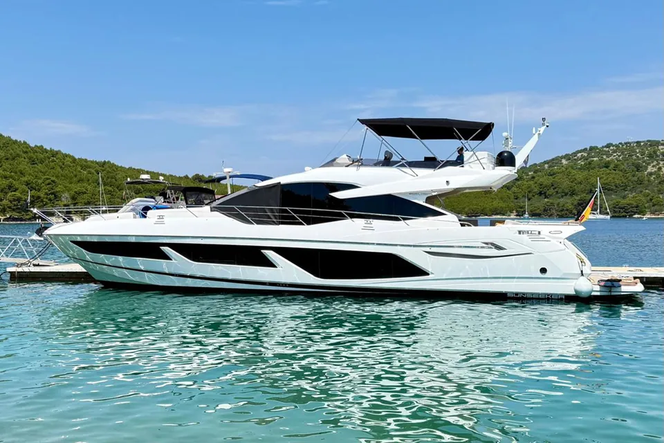 Rogue One, 2019 Sunseeker 74 Sport Yacht, photo 1