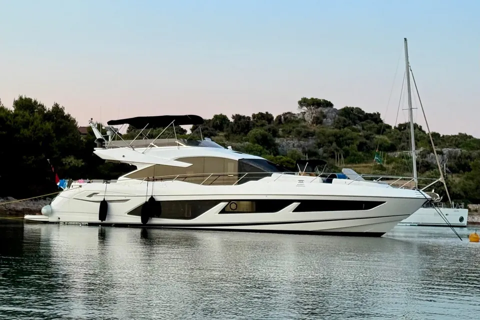 Rogue One, 2019 Sunseeker 74 Sport Yacht, photo 2