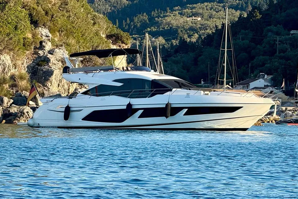 Rogue One, 2019 Sunseeker 74 Sport Yacht, photo 3