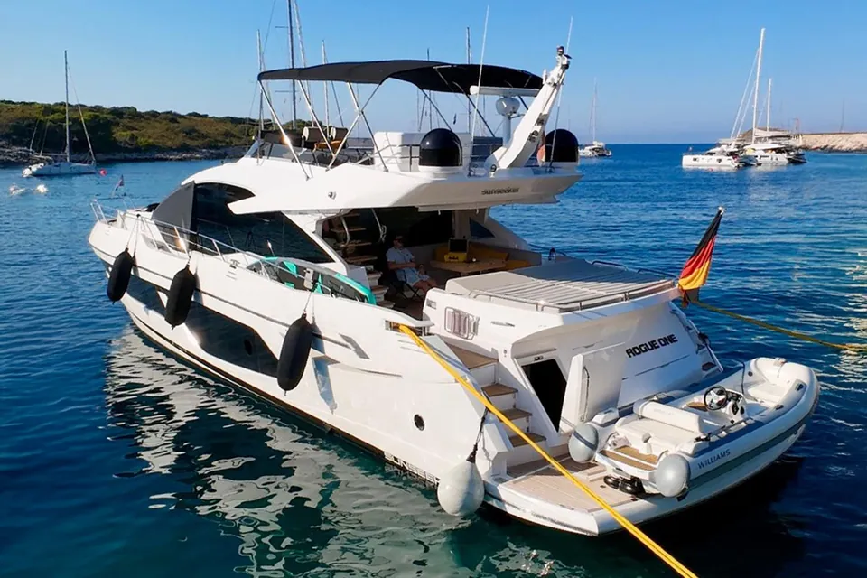 Rogue One, 2019 Sunseeker 74 Sport Yacht, photo 5
