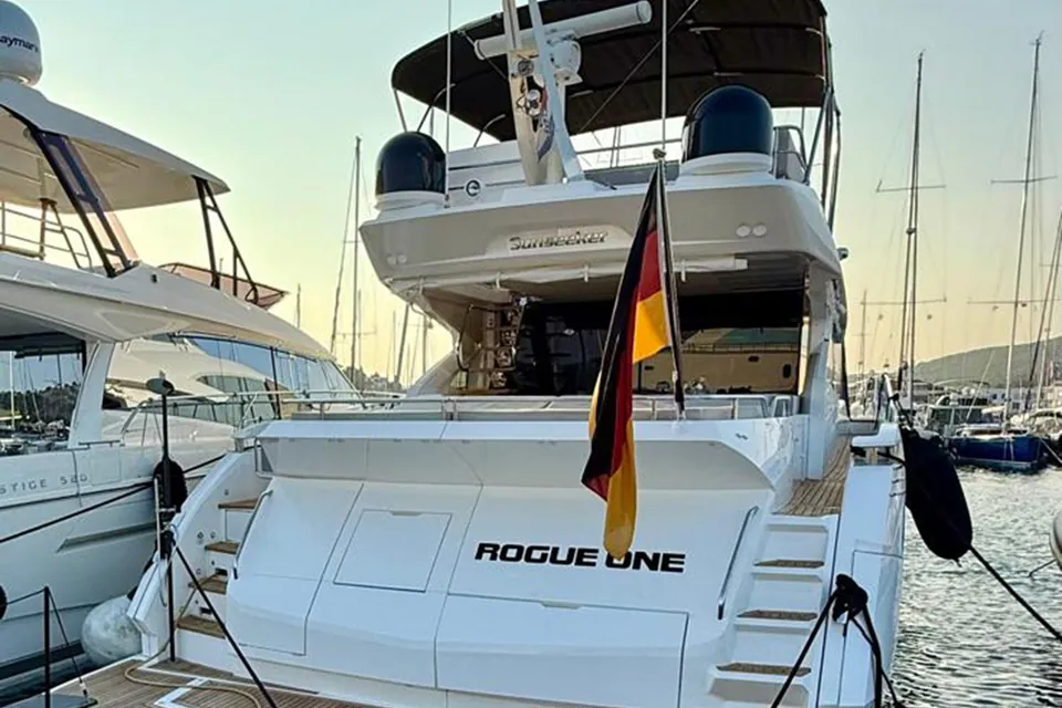 Rogue One, 2019 Sunseeker 74 Sport Yacht, photo 6