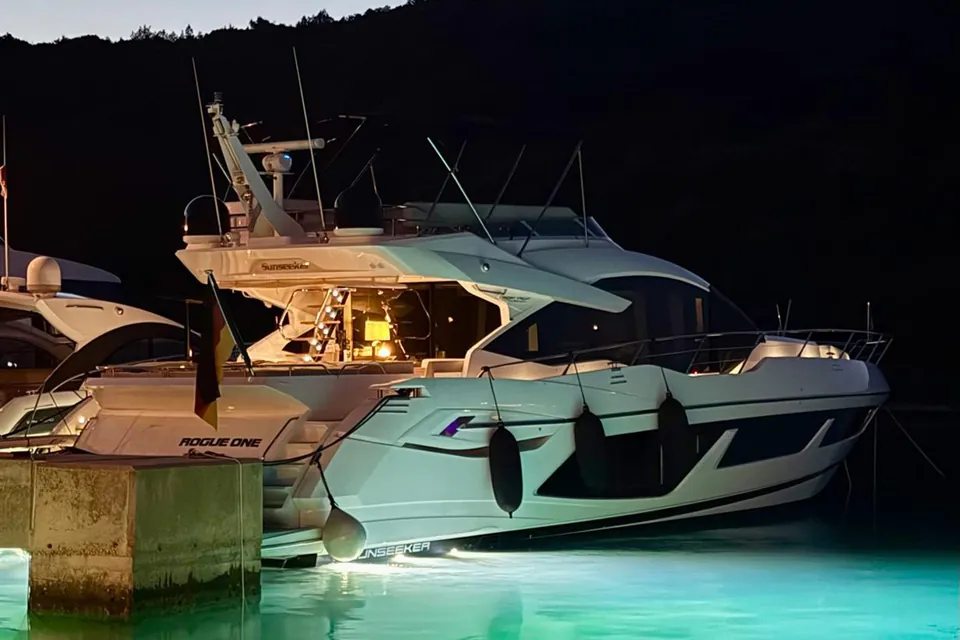 Rogue One, 2019 Sunseeker 74 Sport Yacht, photo 7